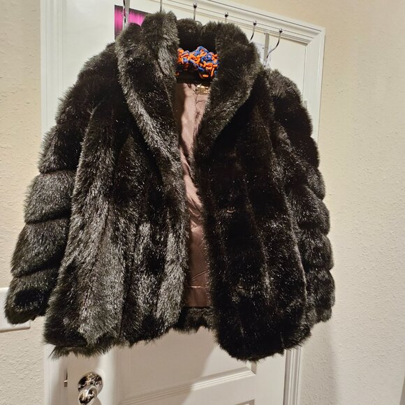 Faux fur Coat or Jacket - Picture 2 of 4